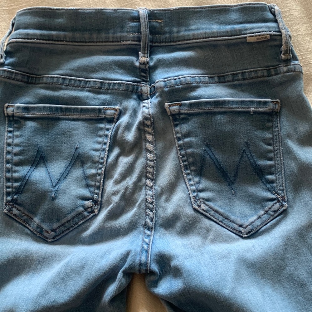 Mother THE WEEKENDER FRAY. I am a size 26 and these pants fit like a glove.